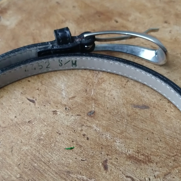 BCBG Max Azria Leather belt. - Picture 3 of 4